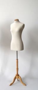 bust-tailor-woman-base-cap-wood